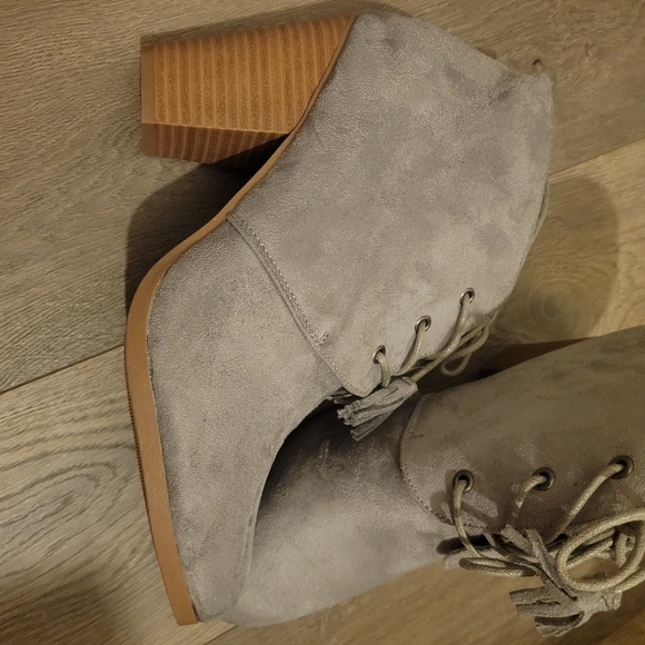 JC HEELED BOOTS SIZE 11 - Picture 2 of 5
